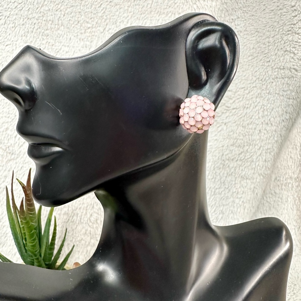 ❌SOLD❌💗Pink Cluster Studs - Picture 4 of 6